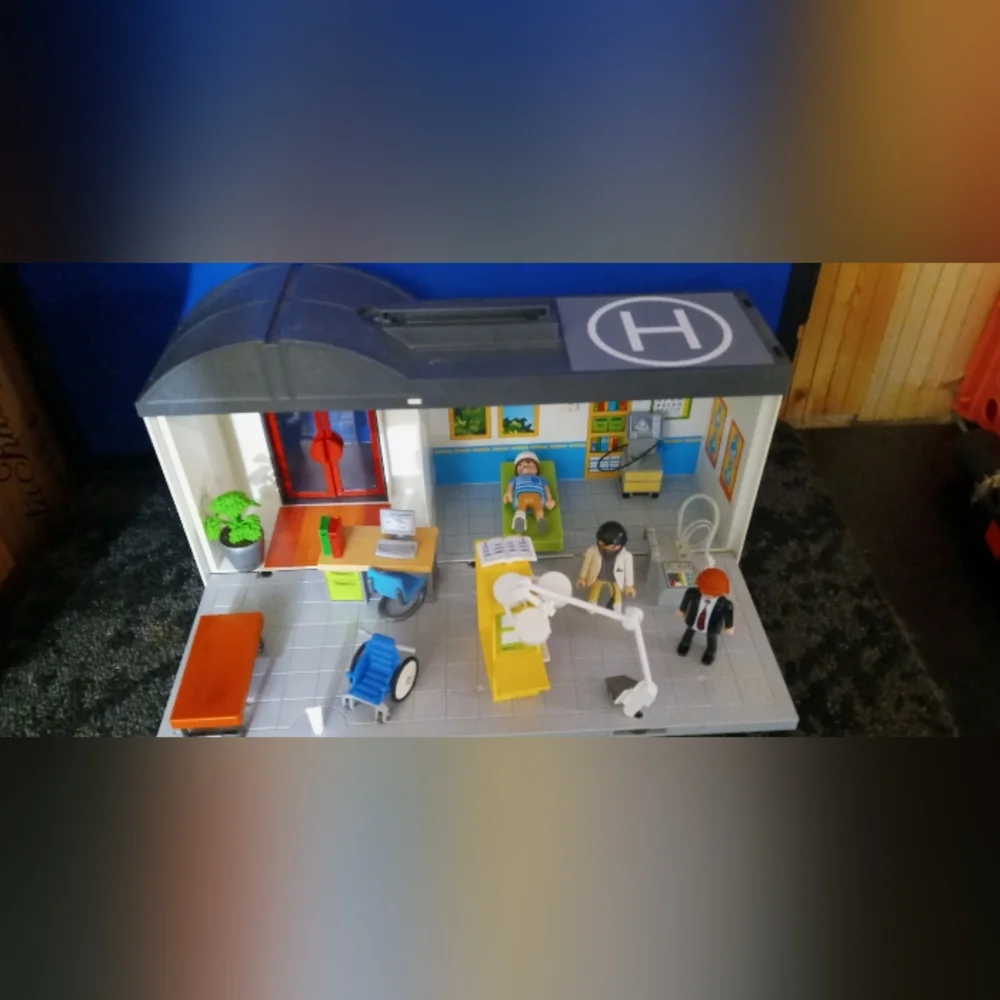 Playmoblis Kids Medical Clinic Playset - with figures and medical furniture